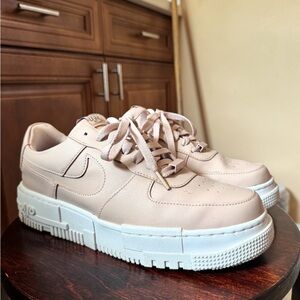 Nike Air Force 1 Pixel